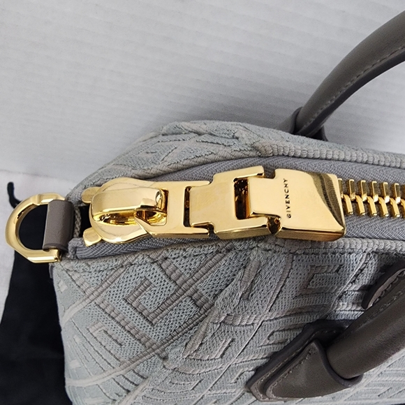 Givenchy handbag - Picture 8 of 17